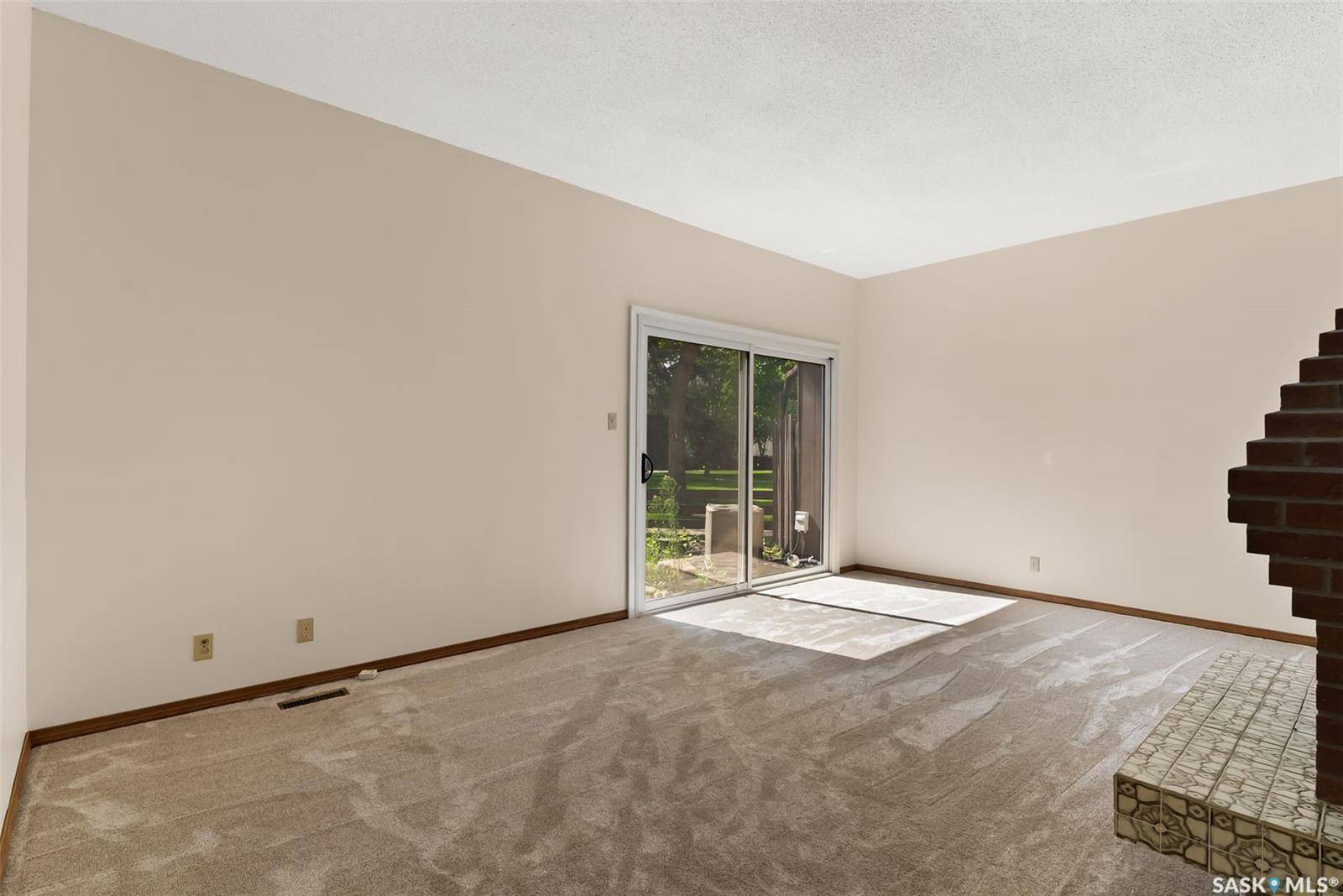 Regina, SK S4S 5Z9,1615 23rd AVENUE