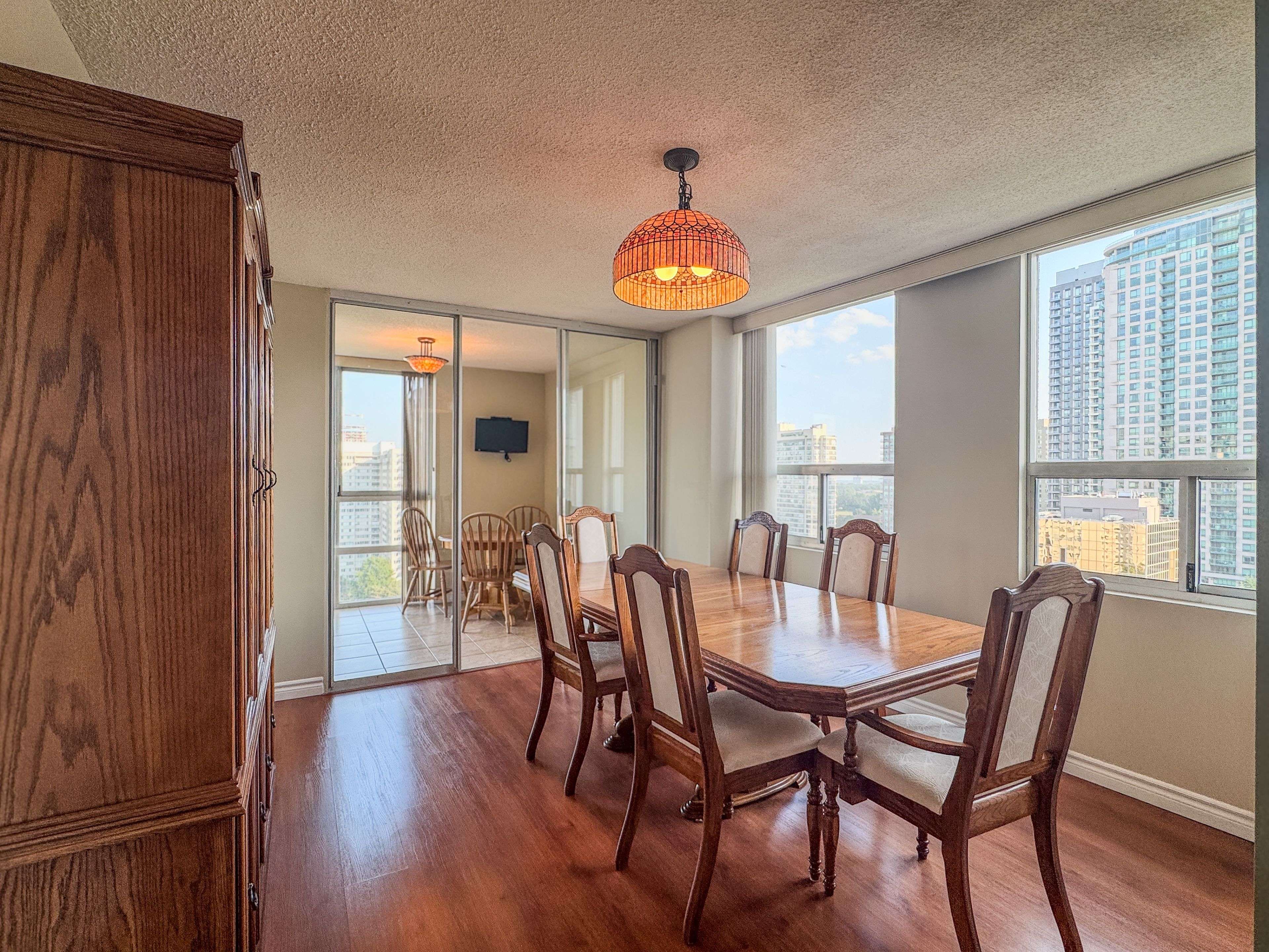 Mississauga, ON L5A 4A1,3650 Kaneff CRES #1803
