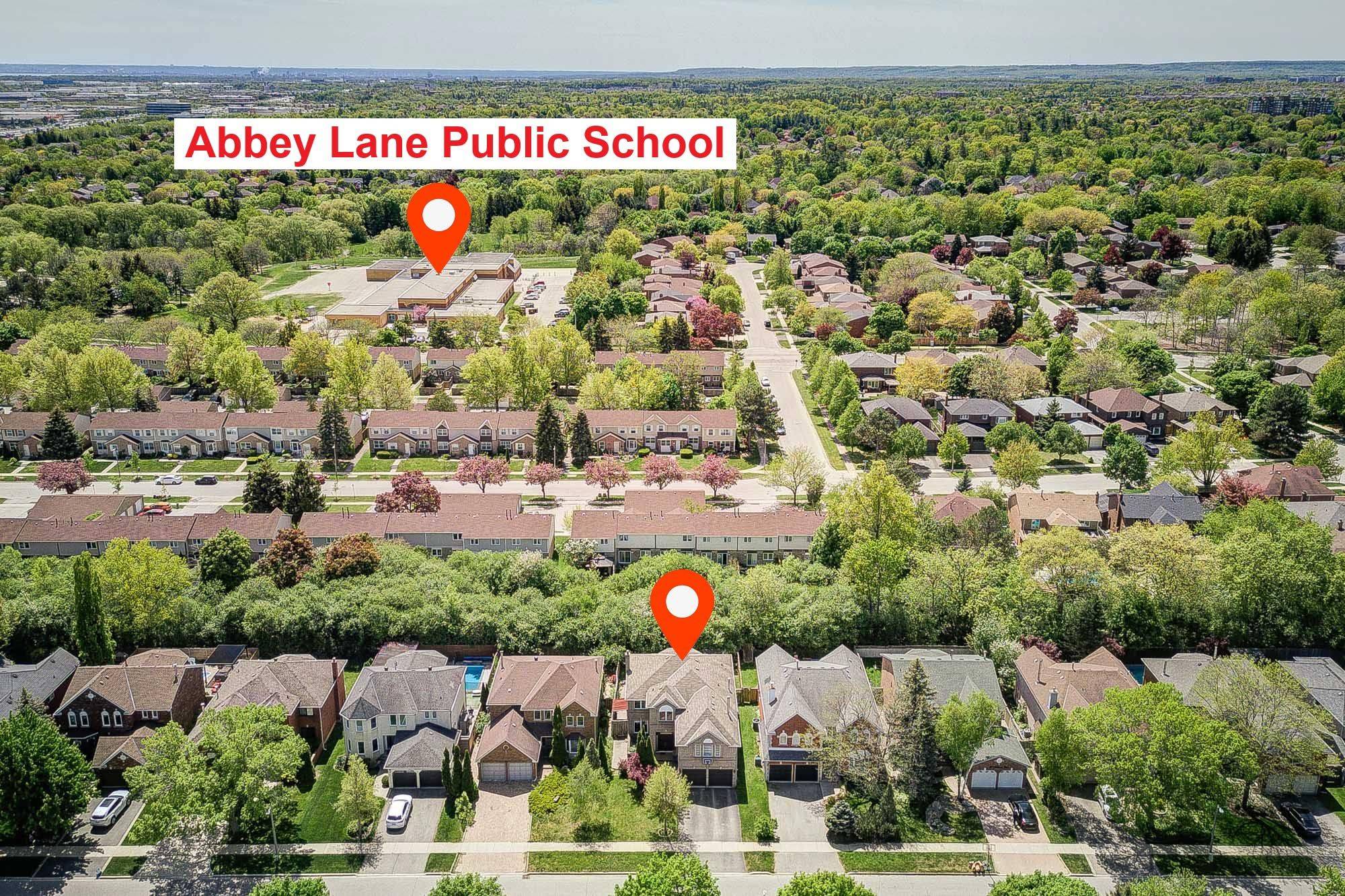 Oakville, ON L6M 1M7,318 Northwood DR