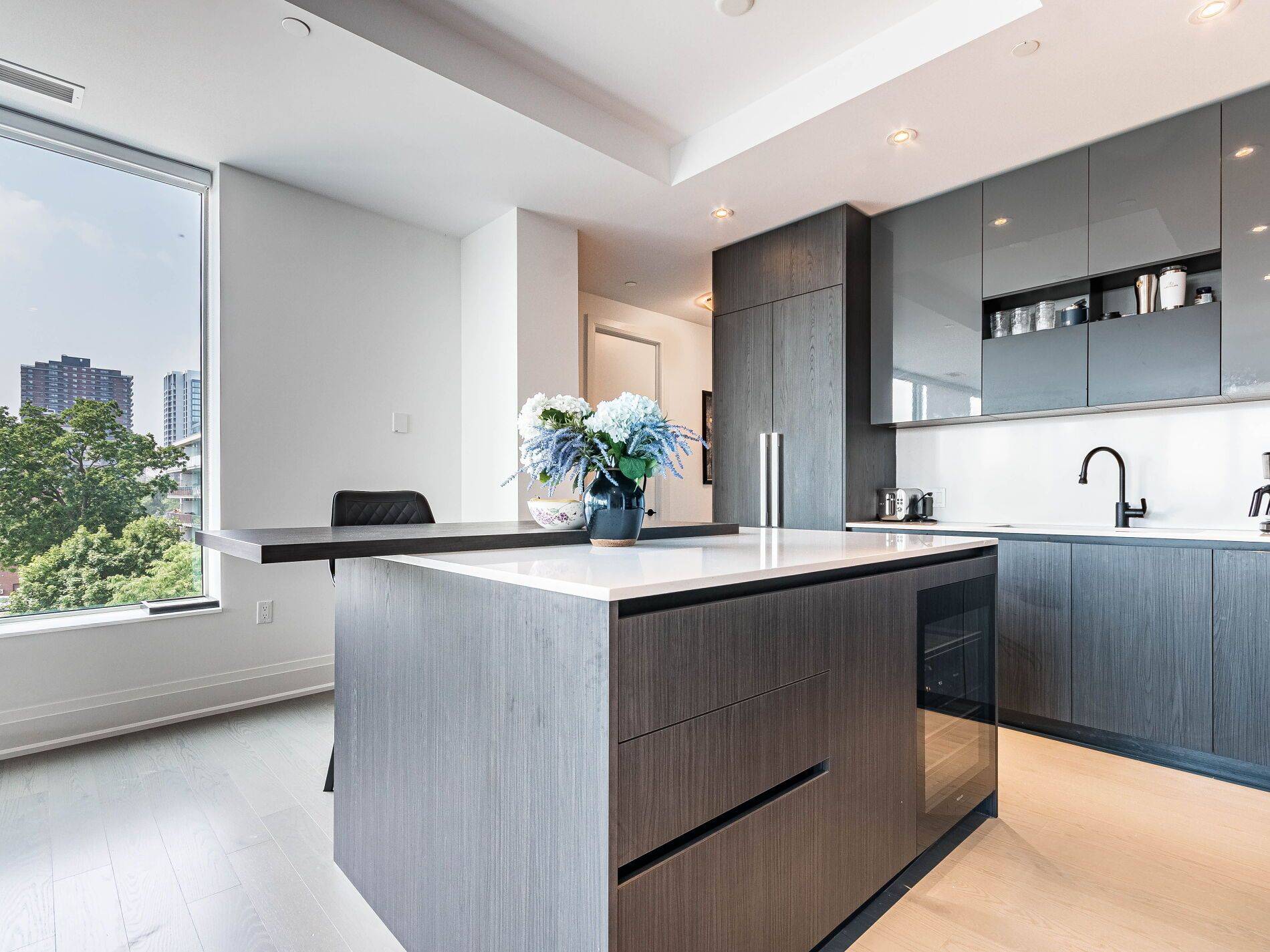 Mississauga, ON L5G 4P3,55 Port ST E #403