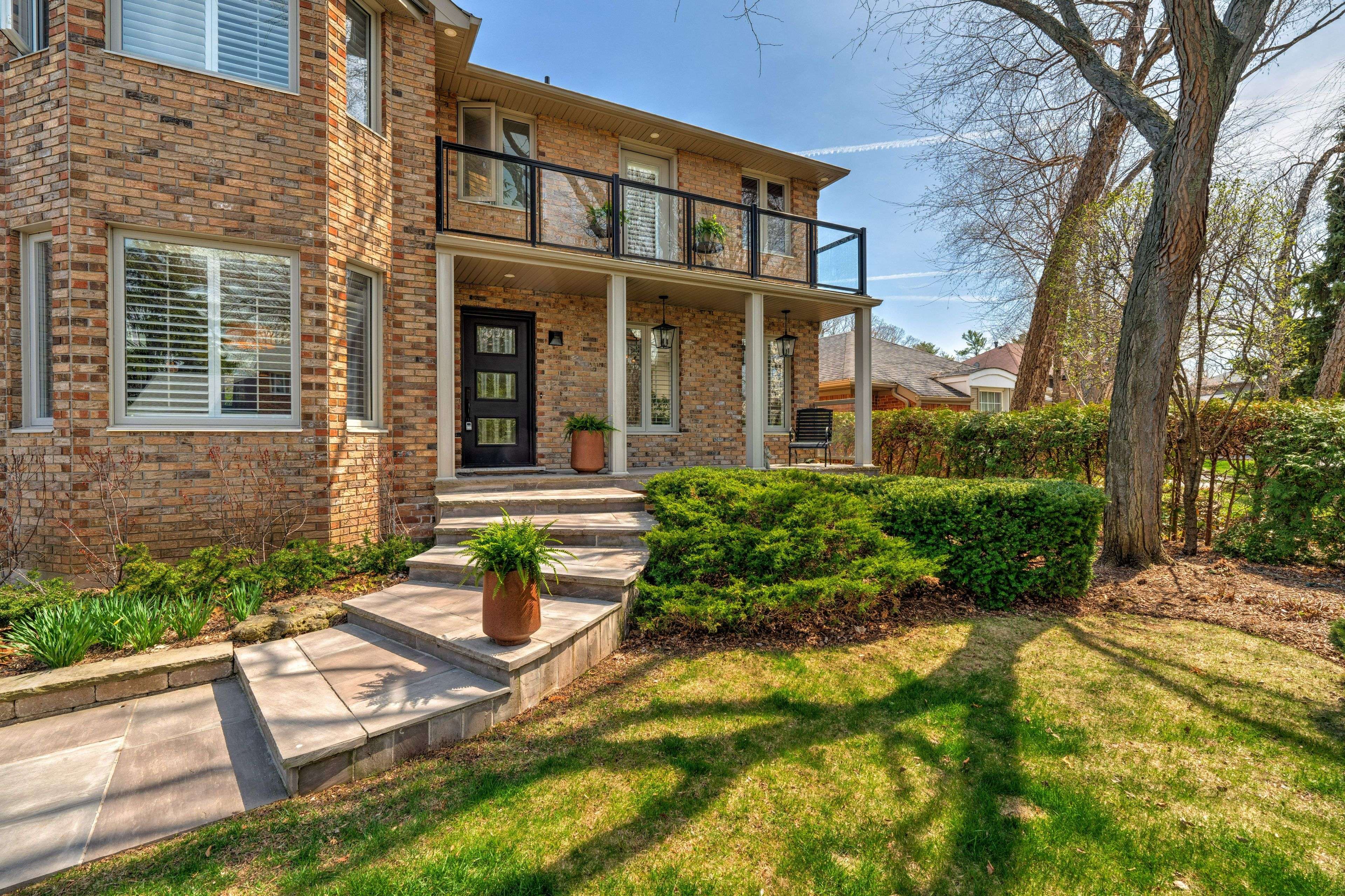 Burlington, ON L7L 5N1,4302 SHOREACRES PL