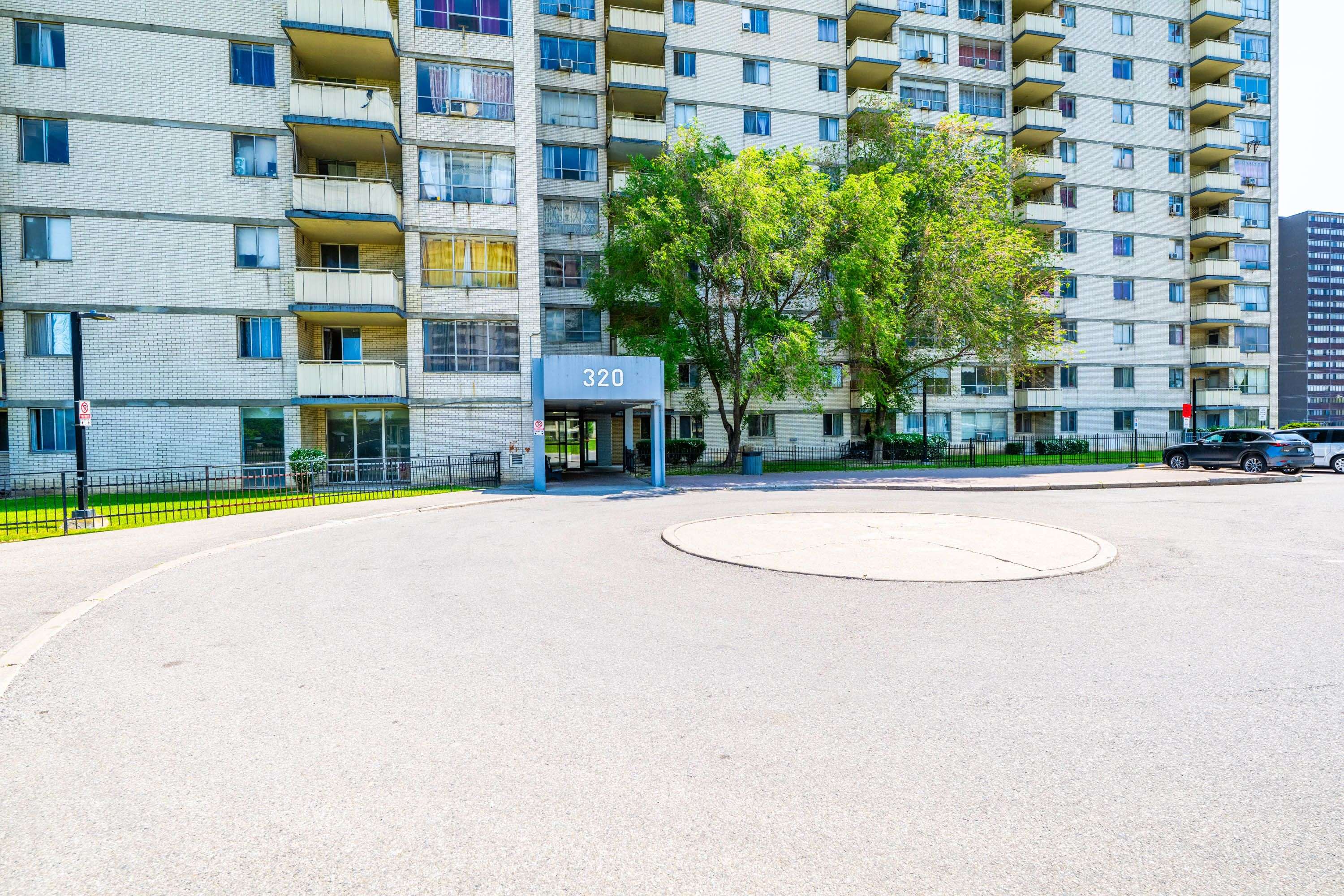 Toronto W09, ON M9R 1S8,320 Dixon RD #105