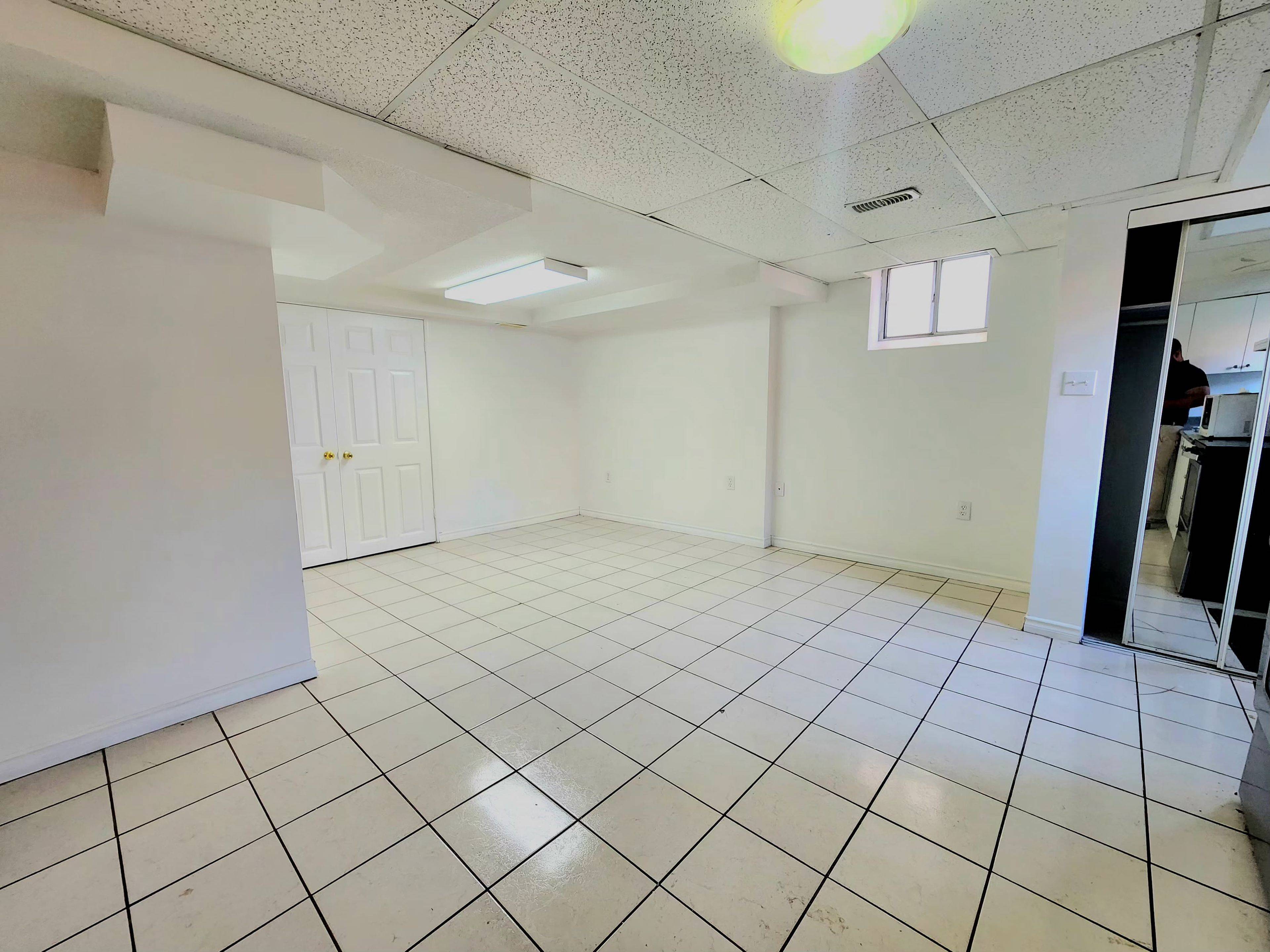Mississauga, ON L5V 2L5,888 Preston Manor DR
