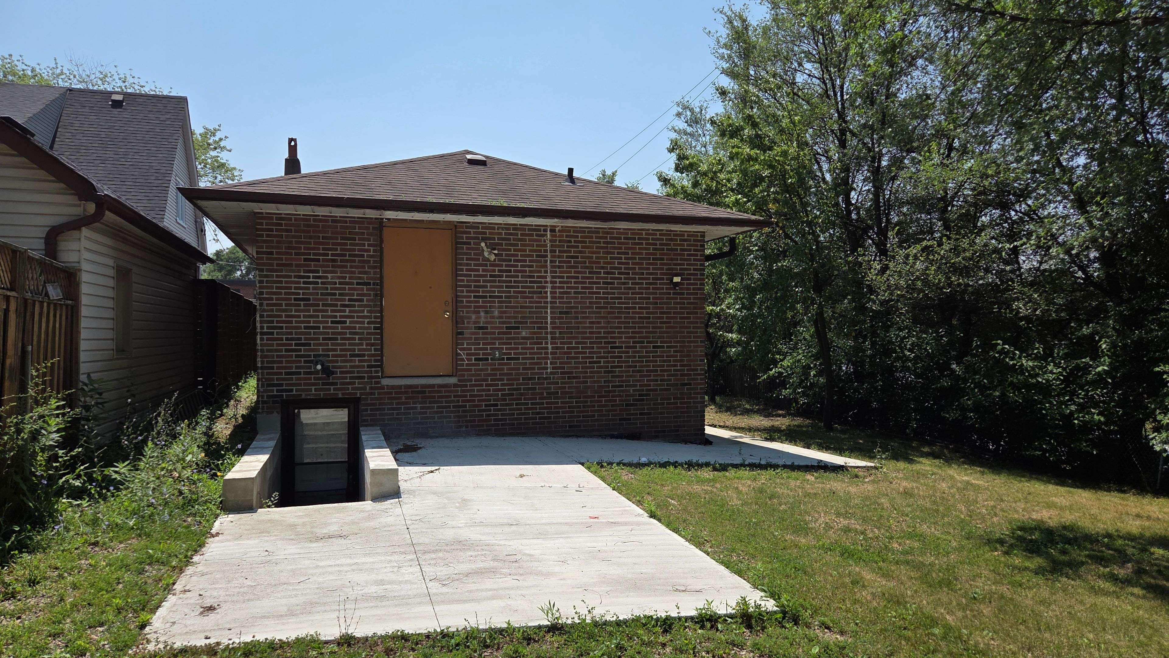 Toronto W04, ON M6L 2N6,2441 Keele ST