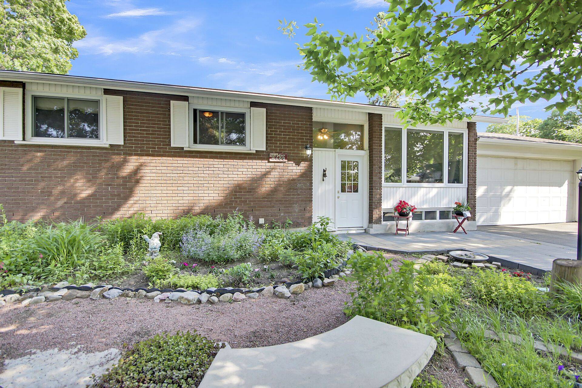 Parkway Park - Queensway Terrace S And Area, ON K2C 1H4,2286 Elmira DR