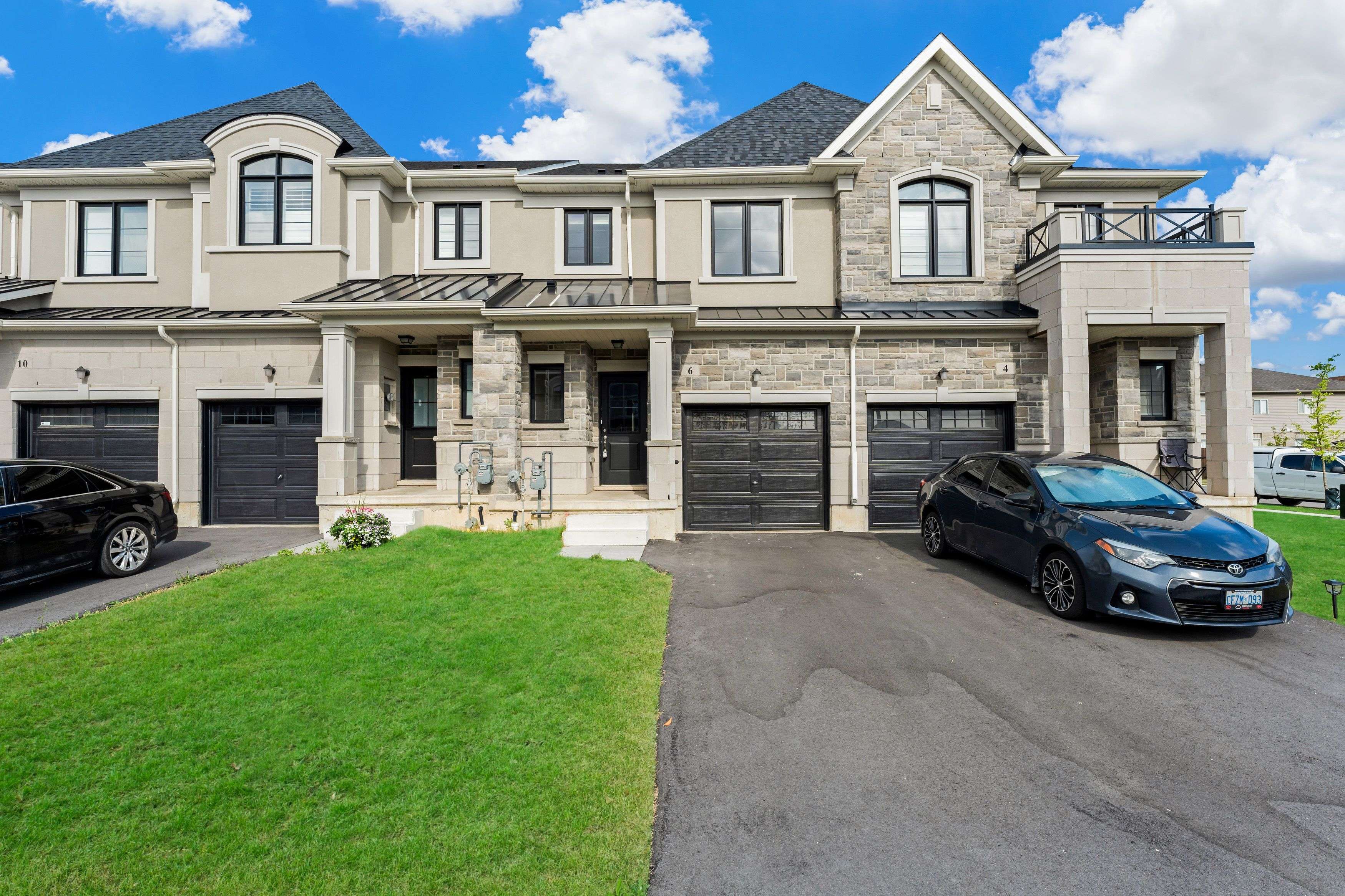 6 Mia DR, Hamilton, ON L9B 2X7