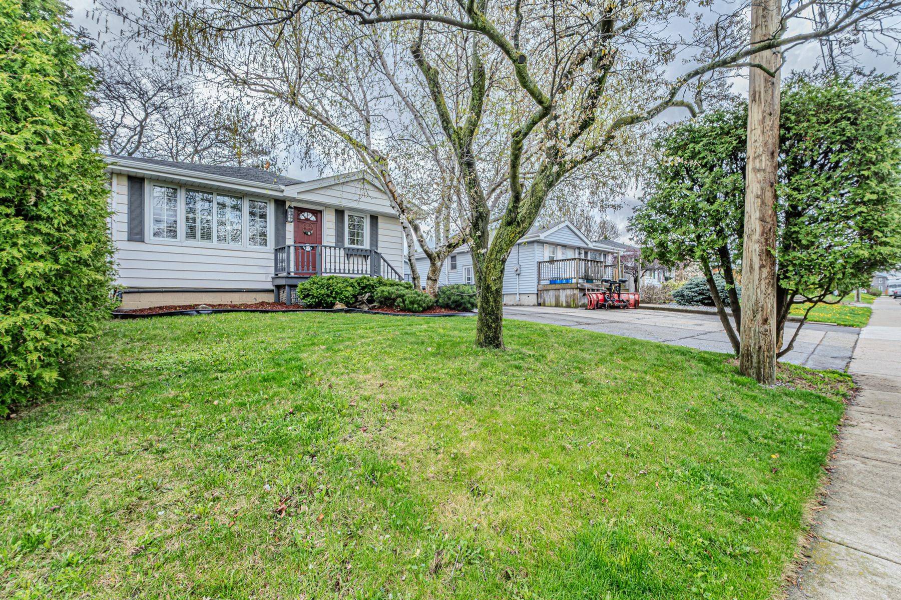Hamilton, ON L9A 4P7,359 East 18th ST
