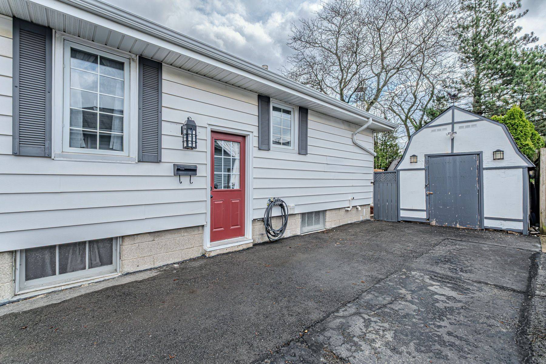 Hamilton, ON L9A 4P7,359 East 18th ST