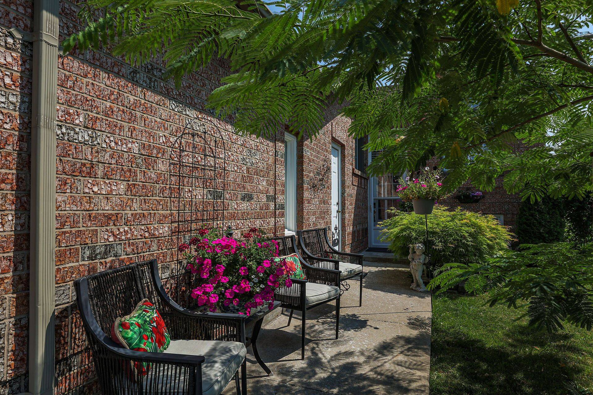 Welland, ON L3C 7G5,11 Jefferson CT W
