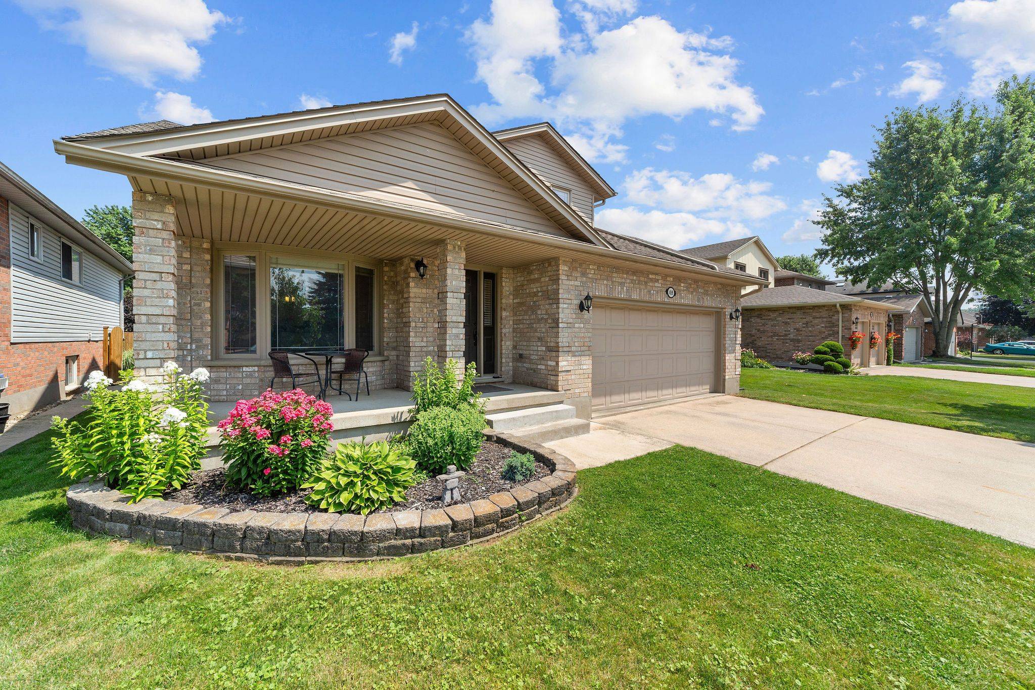 Strathroy-caradoc, ON N7G 4B3,489 RIVERVIEW DR