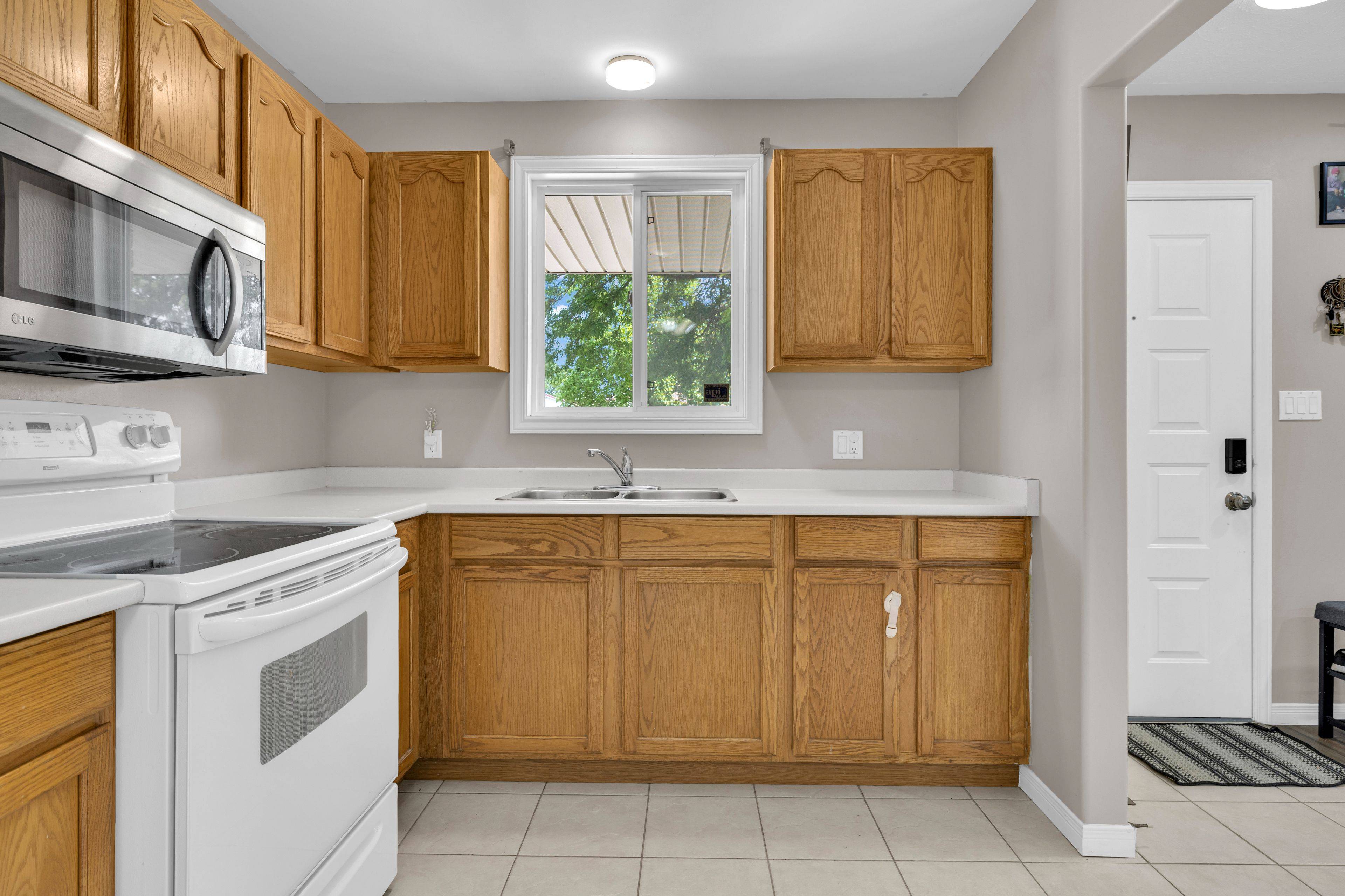 Windsor, ON N8W 5P4,1437 Hansen CRES W