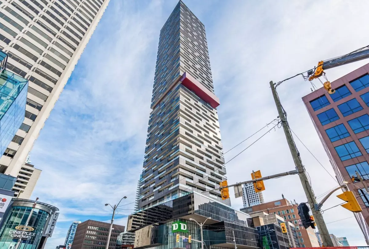 Toronto C10, ON M4P 1A6,8 Eglinton AVE W #2402