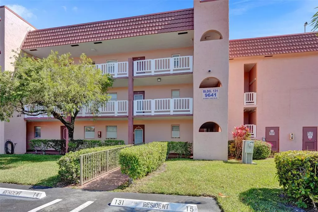 Sunrise, FL 33322,9641 Sunrise Lakes Blvd #106