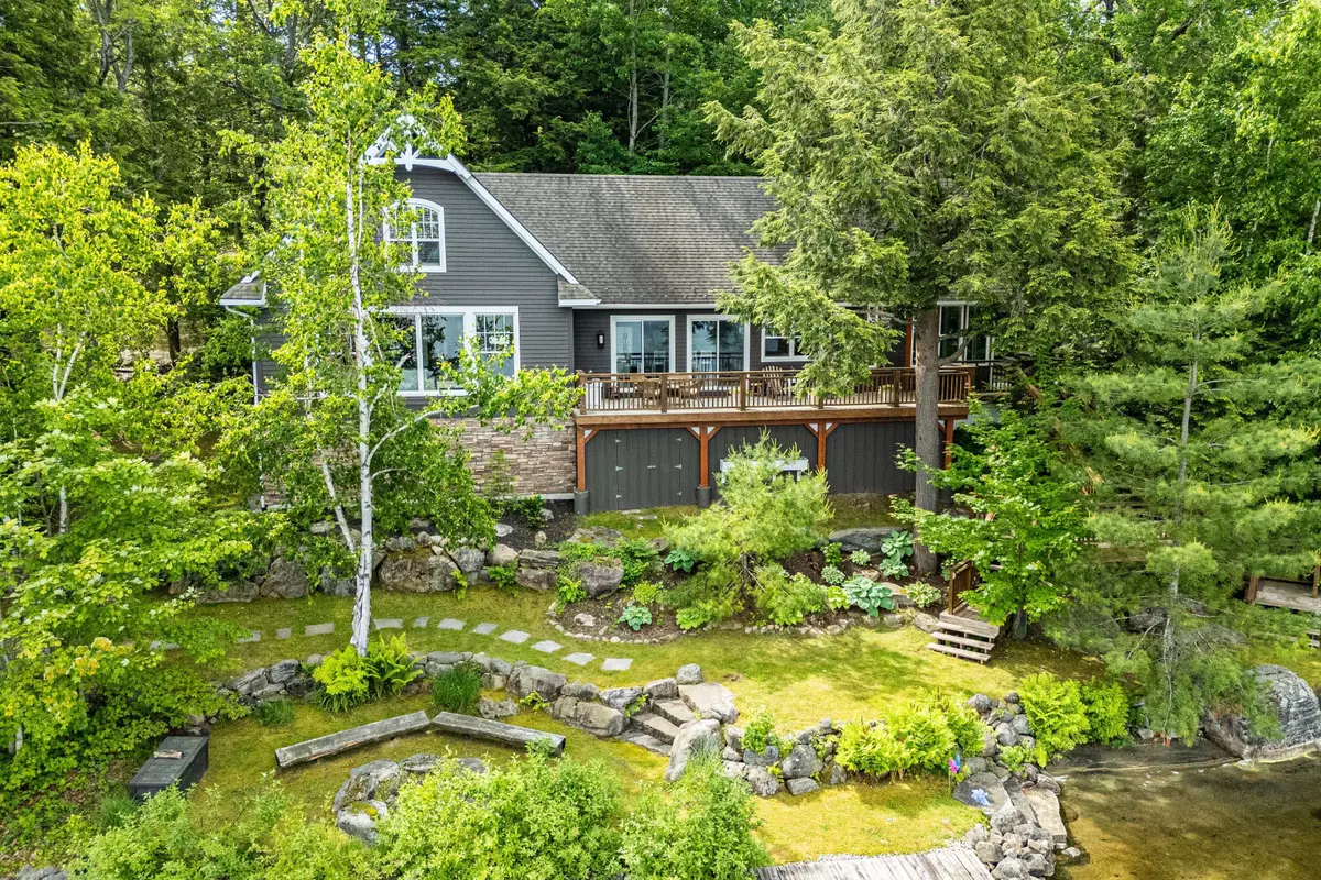 Muskoka Lakes, ON P0C 1A0,1064 Long Lake RD