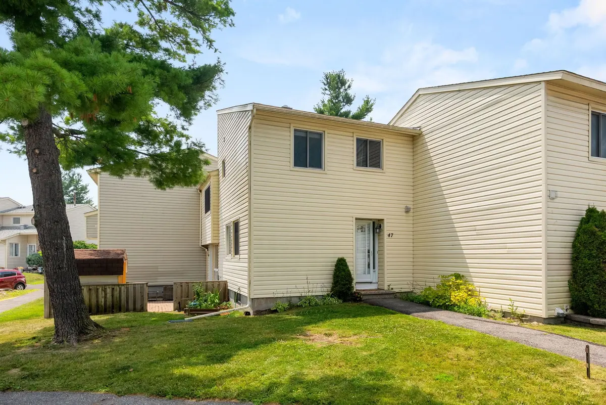 Barrhaven, ON K2J 1M8,47 Malvern DR #40