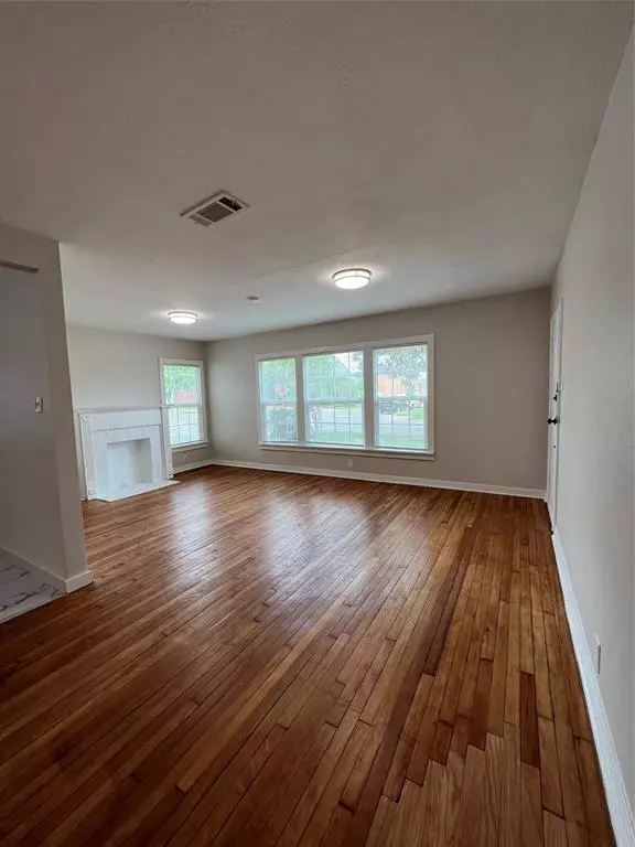 Fort Worth, TX 76107,3139 W 4th Street