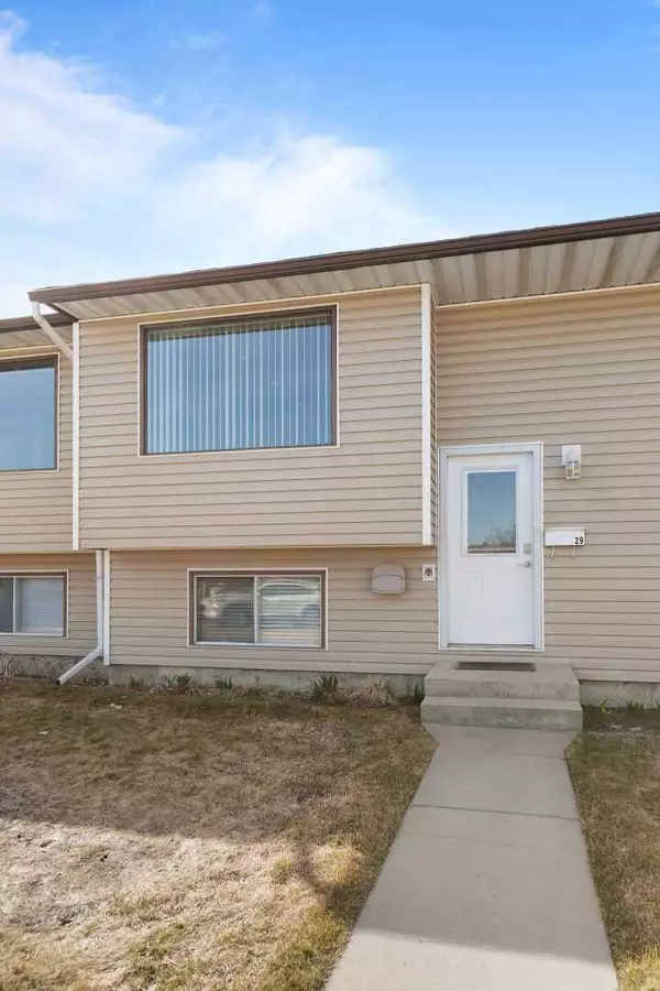 29 Link CT SW, Medicine Hat, AB T1A7X6
