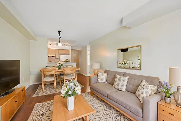 28 Olive AVE #612, Toronto C14, ON M2N 7E6
