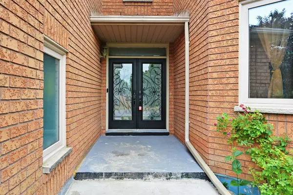 Oshawa, ON L1J 8N2,981 Deer Valley DR