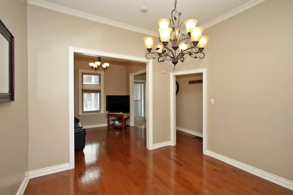 Toronto E01, ON M4M 2R7,106 Carlaw AVE