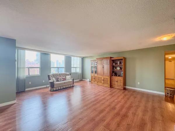 Mississauga, ON L5A 4A1,3650 Kaneff CRES #1803