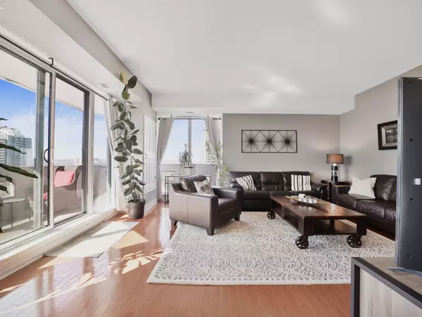 Hamilton, ON L8P 3K6,67 Caroline ST S #17D
