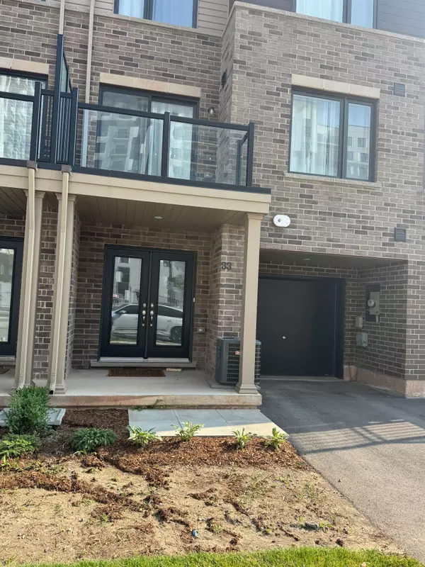 Hamilton, ON L8H 0B6,33 Roxanne DR