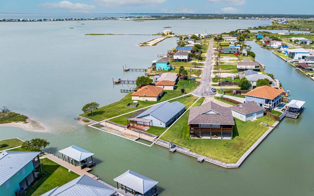 148 Lakeshore Drive, Rockport, TX 78382