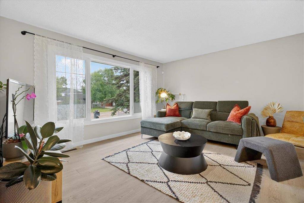 Winnipeg, MB R3R 0X1,838 Laxdal RD