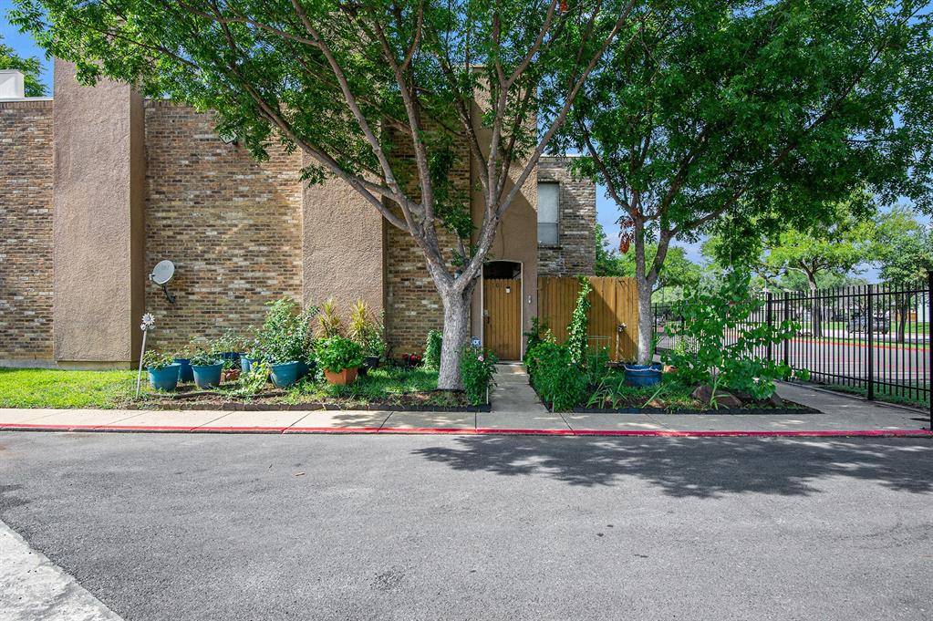 1106 Country Club Lane #101, Fort Worth, TX 76112