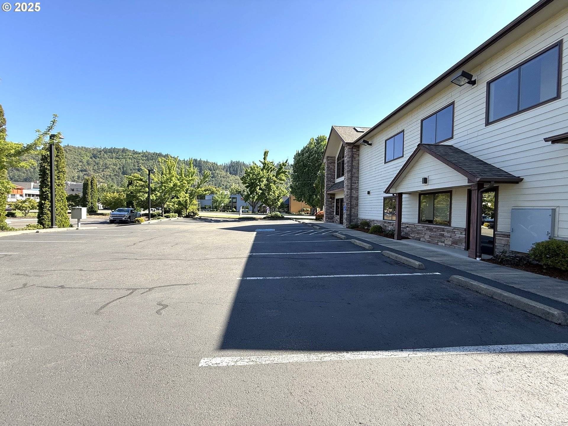 Roseburg, OR 97471,2000 W HARVARD AVE