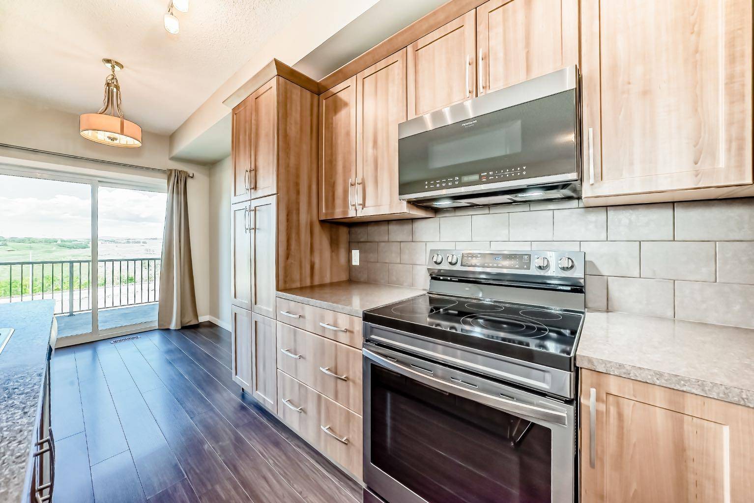 Cochrane, AB T4C 0B4,101 Sunset DR #611