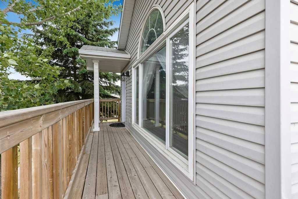 Crossfield, AB T0M 0S0,1018 Smith AVE #A and B