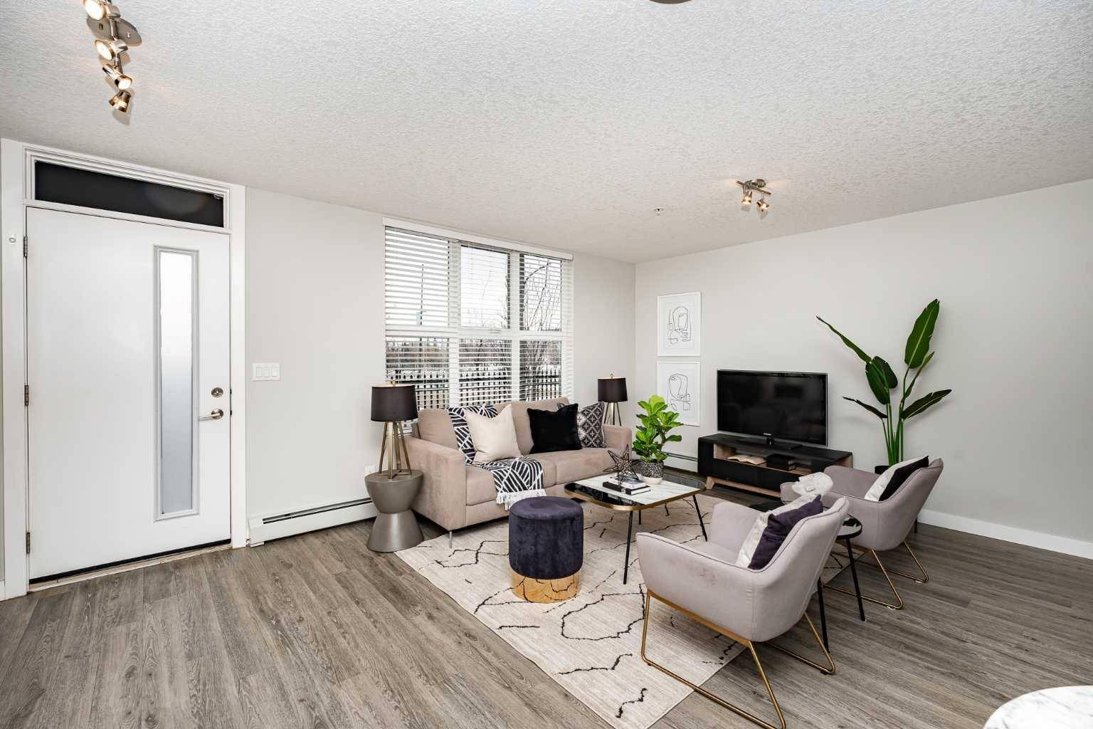 Calgary, AB T3E 8A9,95 Burma Star RD SW #2309