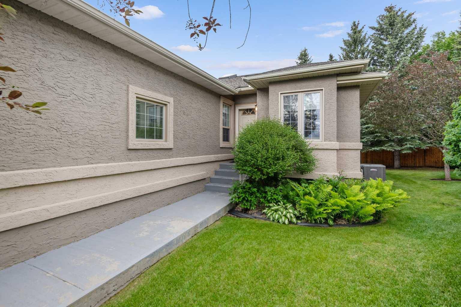 Calgary, AB T3B 5L1,220 Silver Creek Mews Northwest