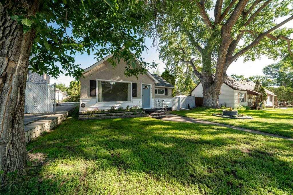 Medicine Hat, AB T1A 1N2,144 9 ST SE