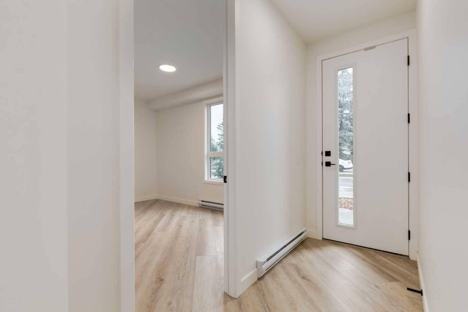 Calgary, AB T3B 1H1,4909 Bowness RD NW