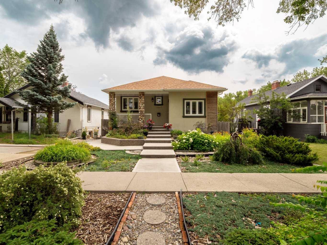 Lethbridge, AB T1J 1M6,2006 7 AVE S