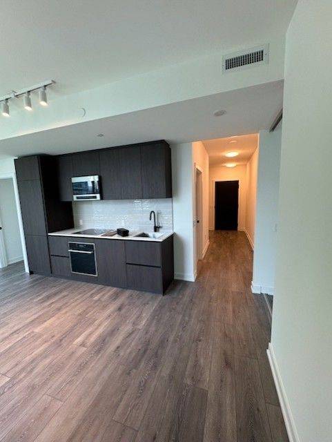 Toronto C10, ON M4P 1V3,117 Broadway AVE #3302