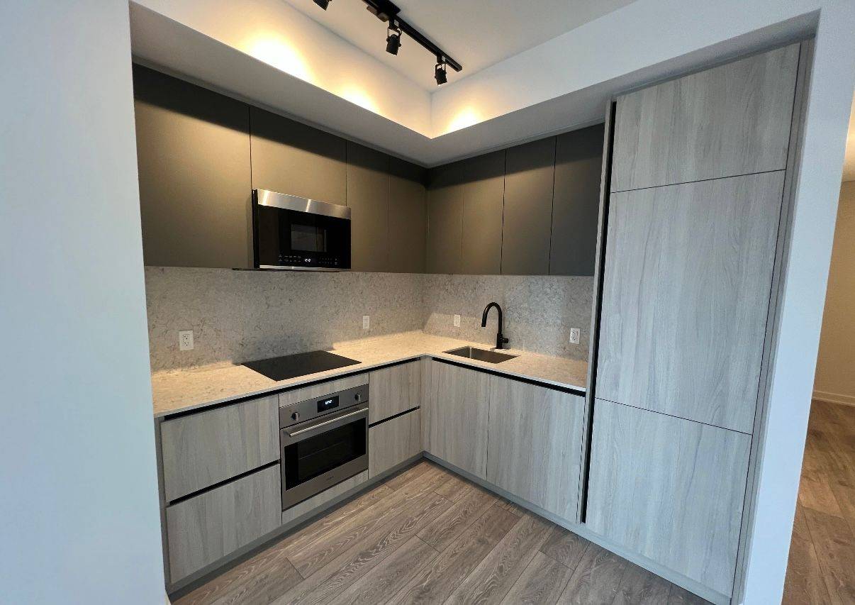 Toronto C01, ON M5V 0W2,108 Peter ST #1326