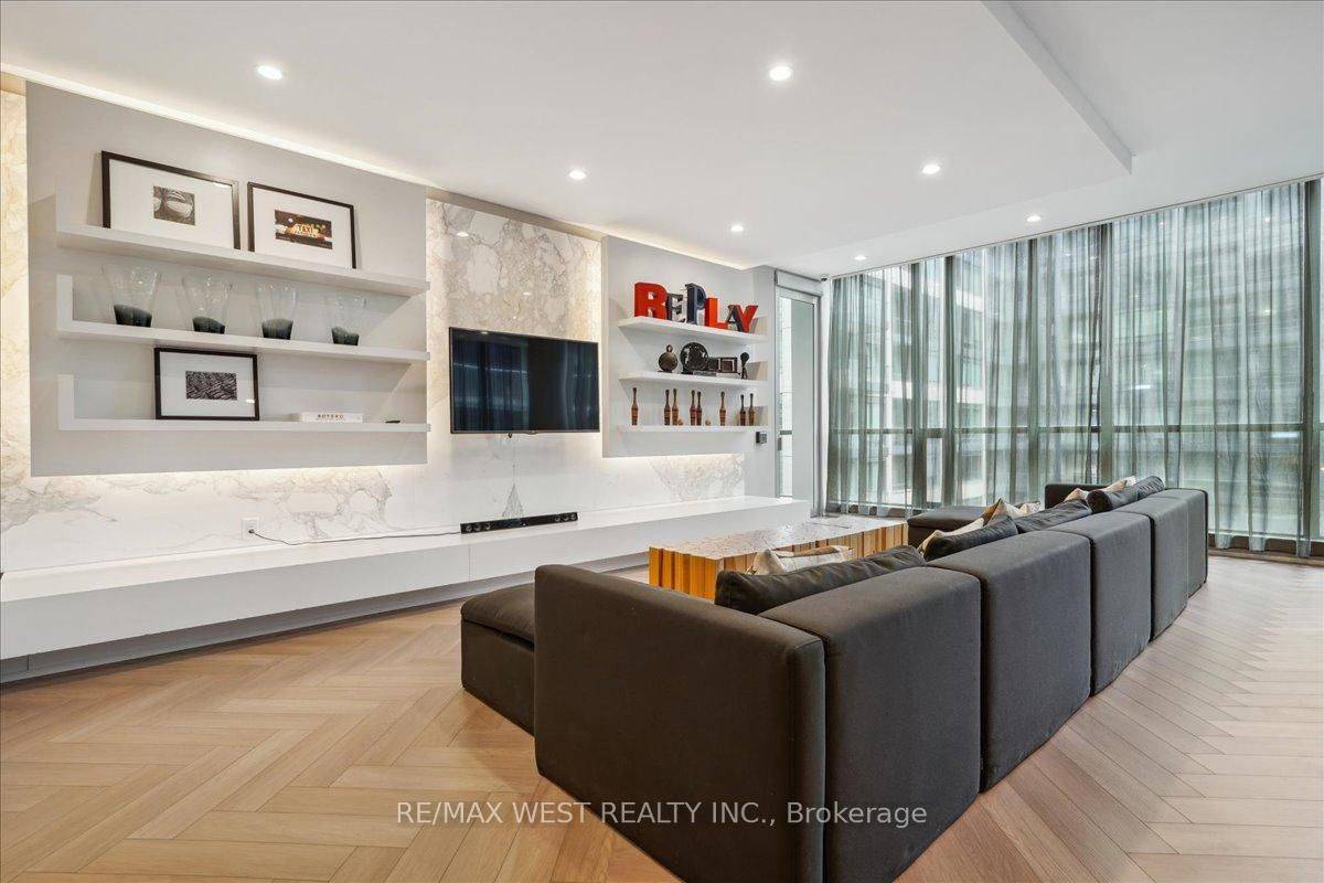 8 Charlotte ST #1106, Toronto C01, ON M5V 0K4