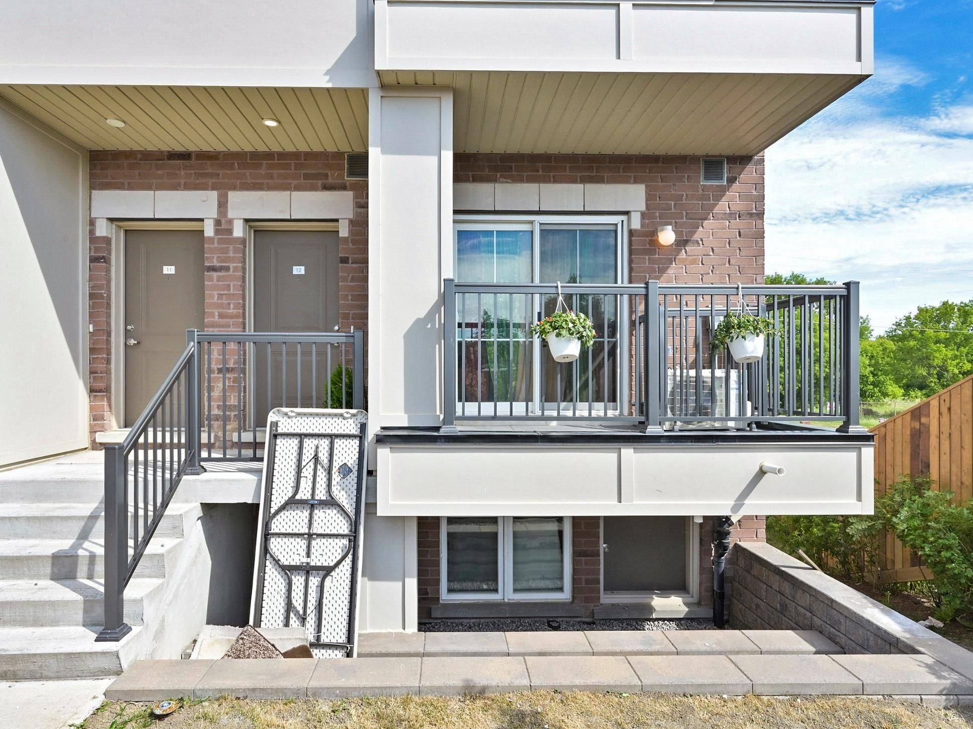 Oshawa, ON L1H 0B2,490 Beresford PATH #12