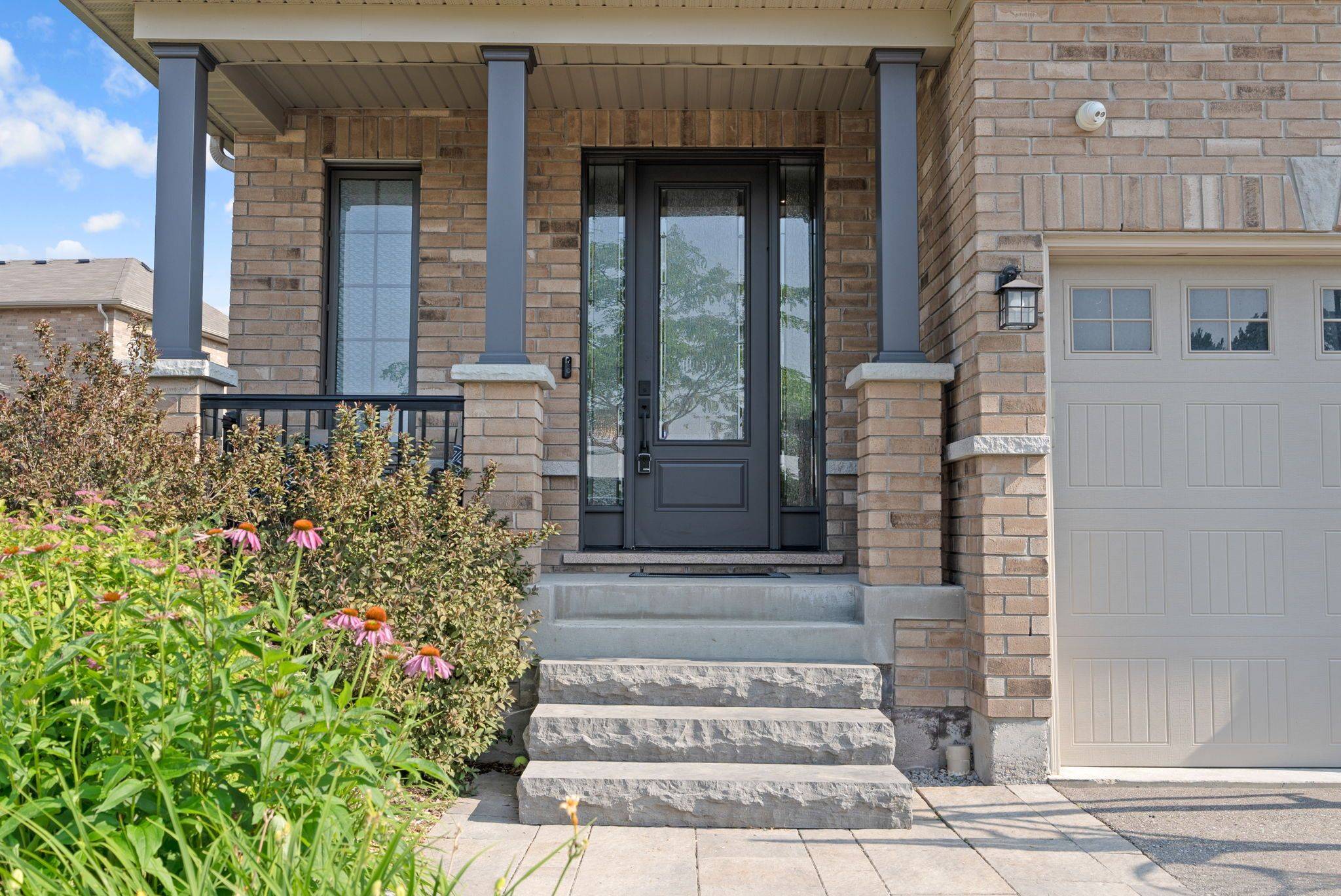 Whitby, ON L1R 0N4,1 Lancewood DR