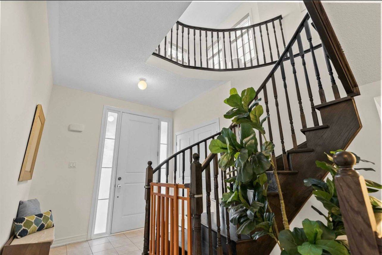 Clarington, ON L1C 7C9,64 Bill Hutchinson CRES