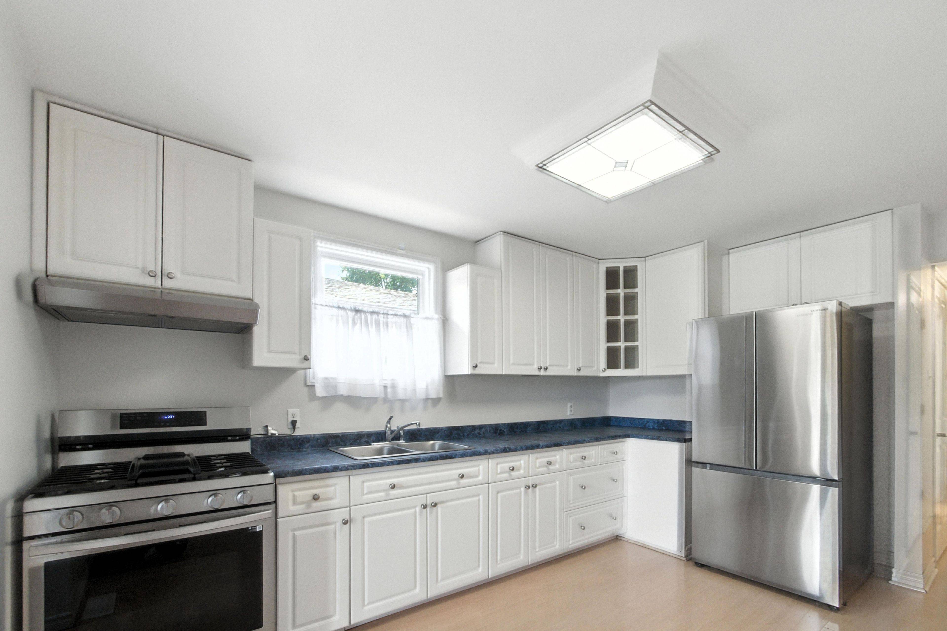 Bradford West Gwillimbury, ON L3Z 2E7,45 Zima CRES