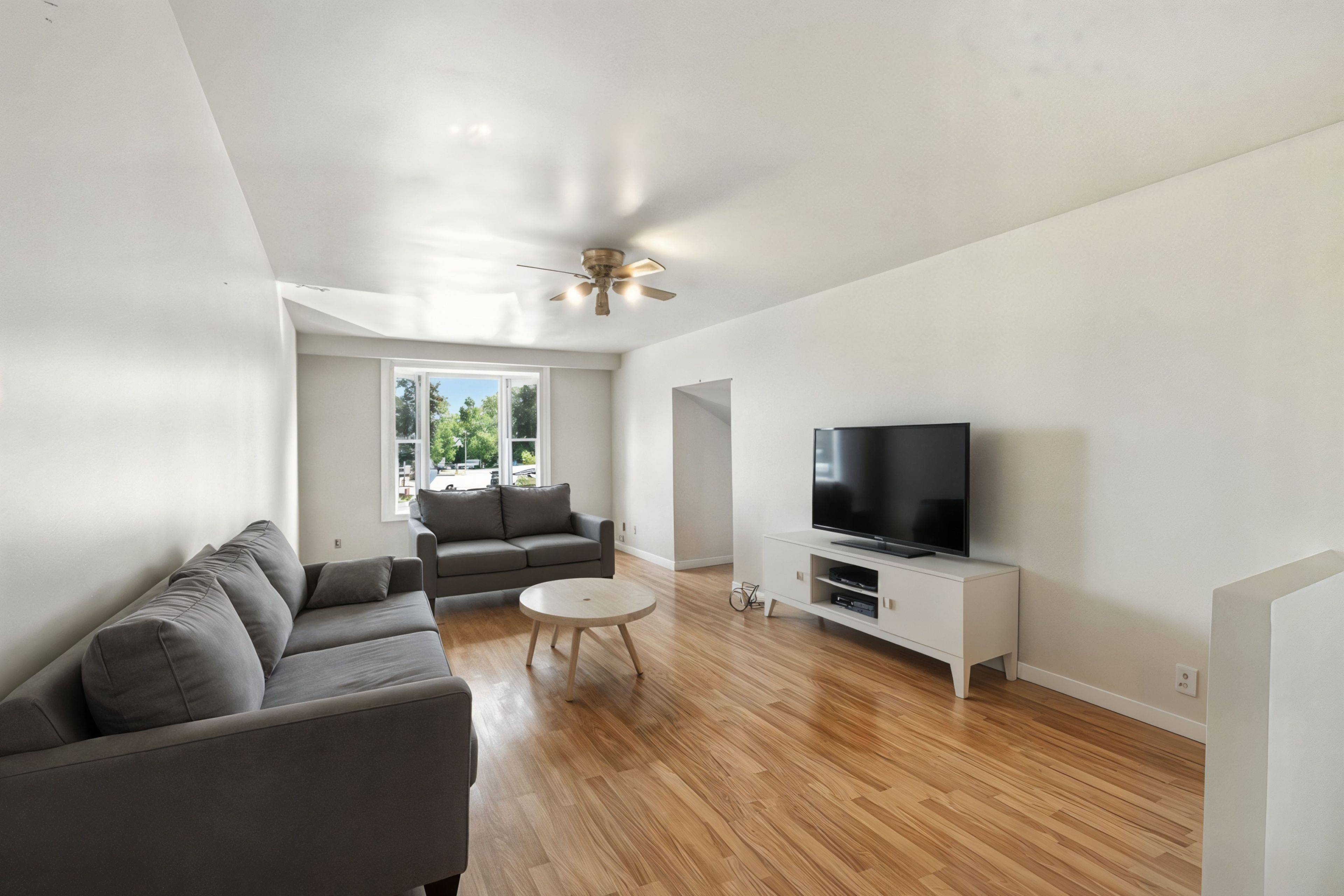 Bradford West Gwillimbury, ON L3Z 2E7,45 Zima CRES