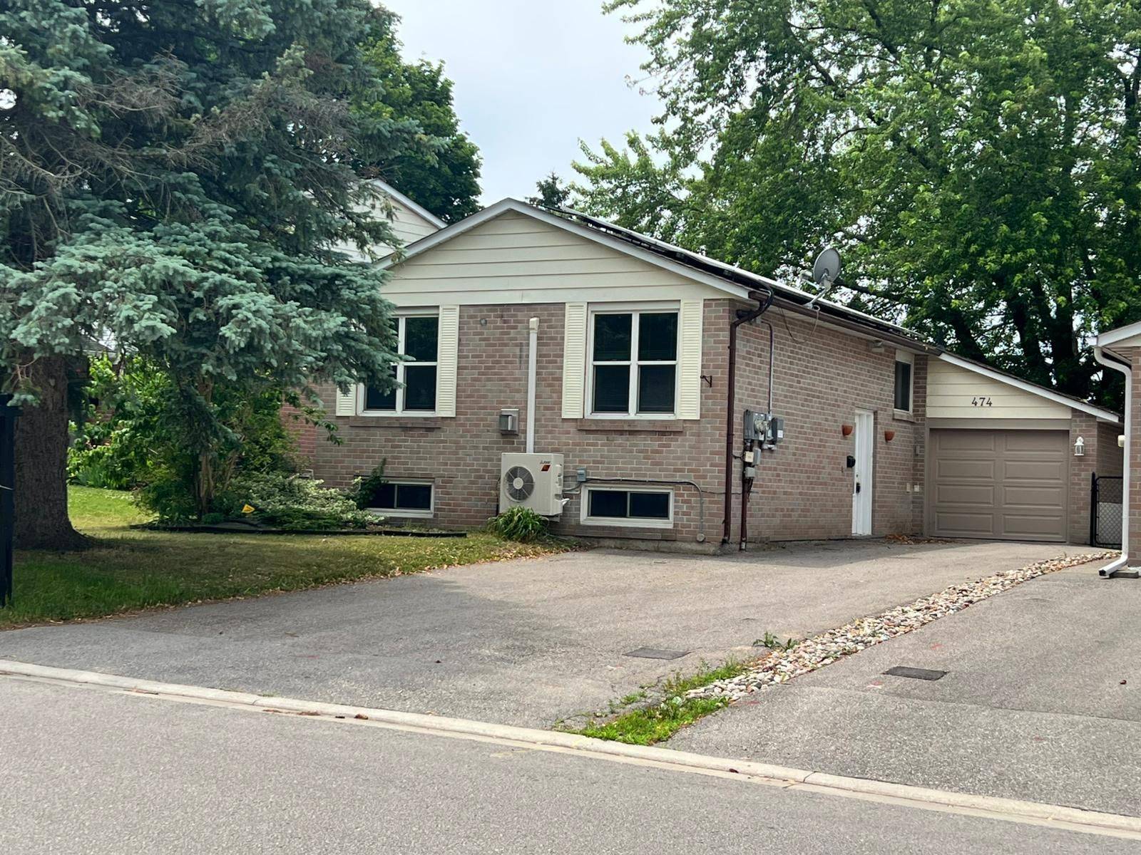 474 Sandford ST #basement, Newmarket, ON L3Y 4S7