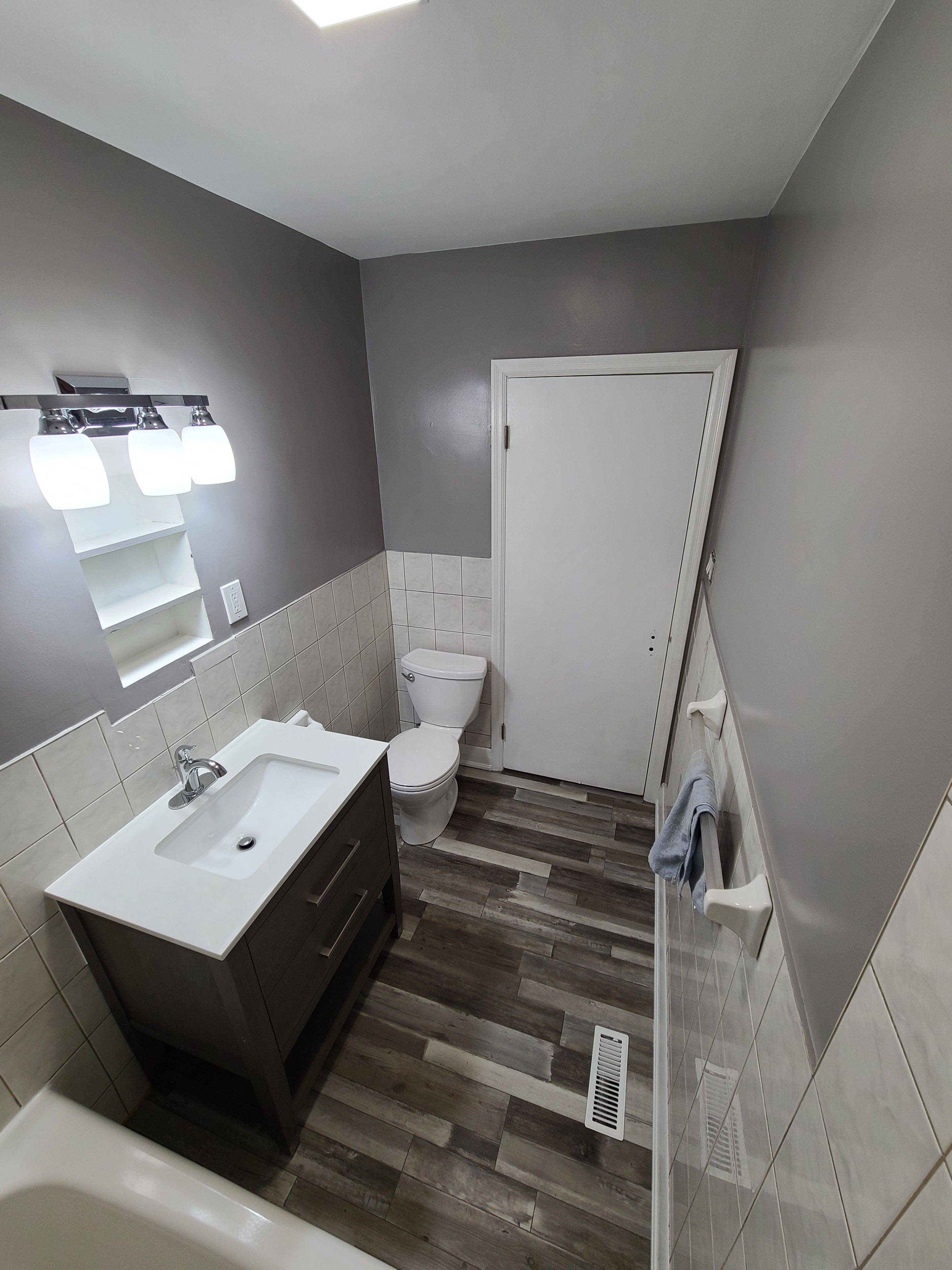 Barrie, ON L4N 2N4,220 Tiffin ST #1
