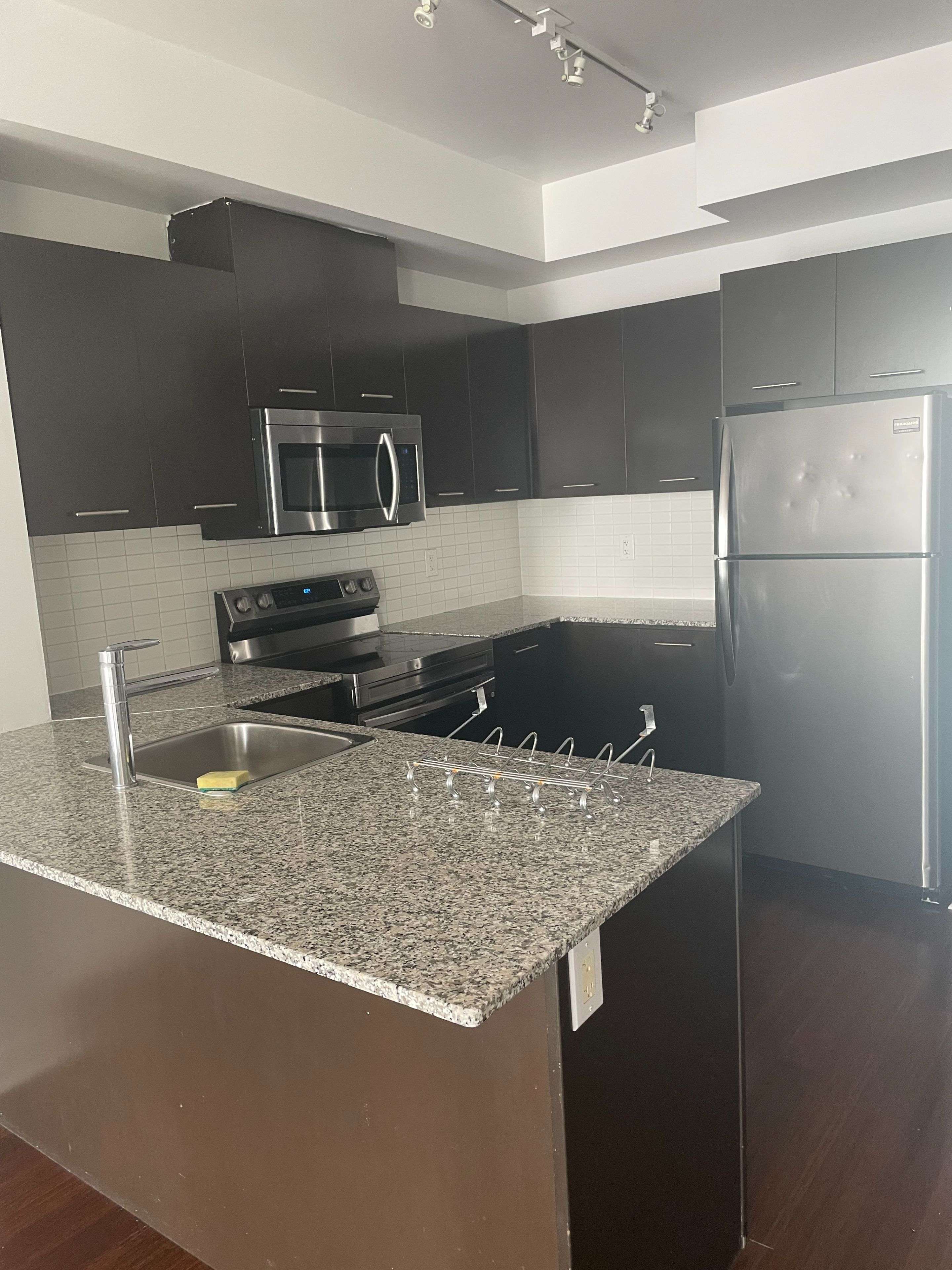Mississauga, ON L5B 0G7,360 Square One DR #2706