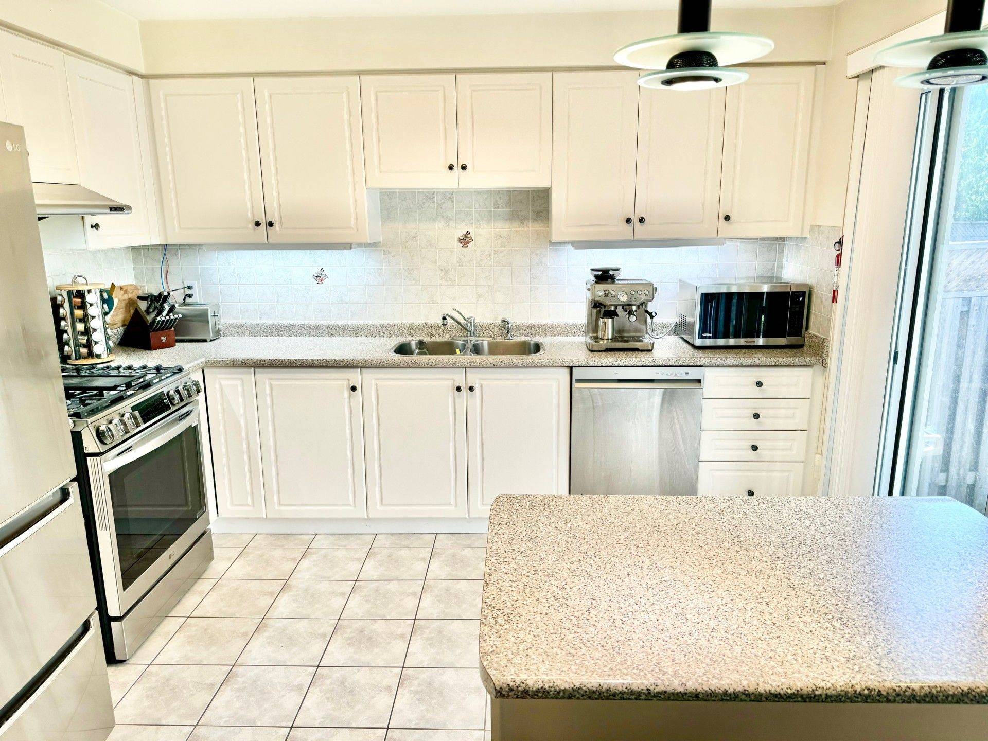 Mississauga, ON L4Z 3Y5,533 Leatherleaf DR